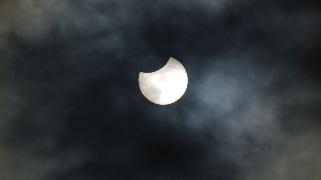 De gedeeltelijke zonsverduistering van dinsdag 25 oktober 2022