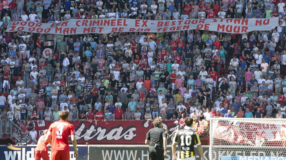 De supporters van FC Twente met een statement