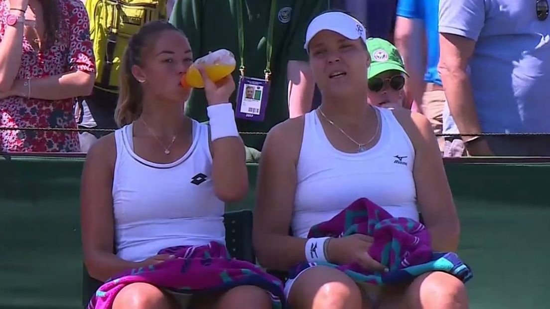 Kerkhove (links) en Marozava op Wimbledon