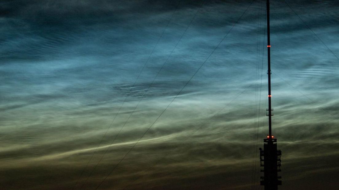 De Gerbrandytoren pronkte tegen een mooie lucht.