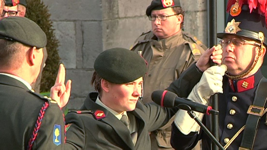 Eén van de veertig militairen die de eed of belofte af hebben gelegd.