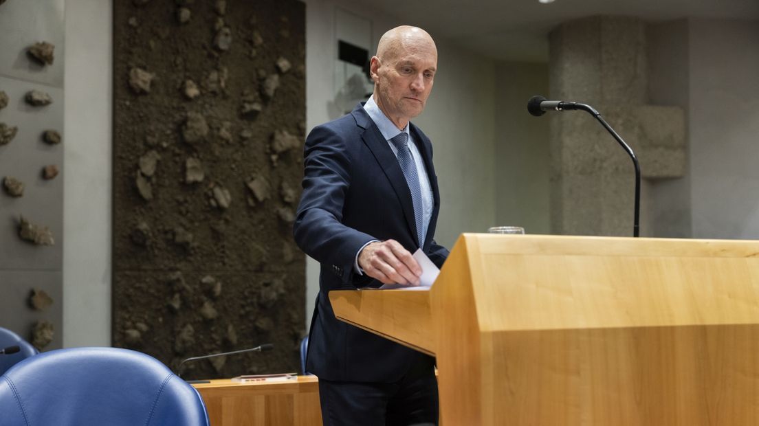 Minister Ernst Kuipers van Volksgezondheid, Welzijn en Sport tijdens het debat in de Tweede Kamer