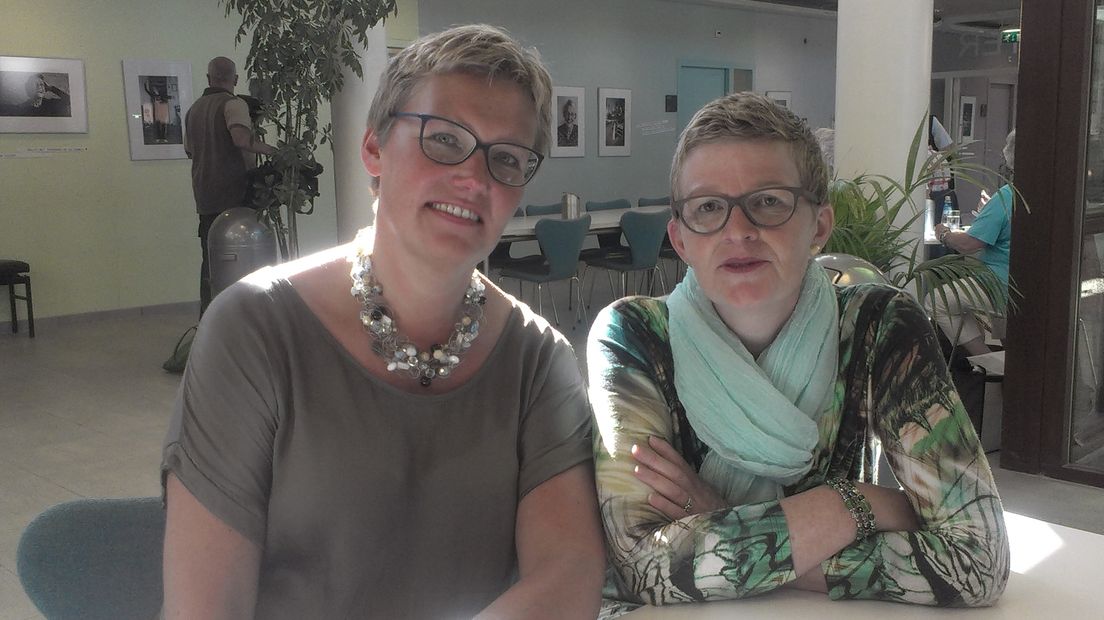 De schrijfsters Esther Boontje en Erna Oosterveen