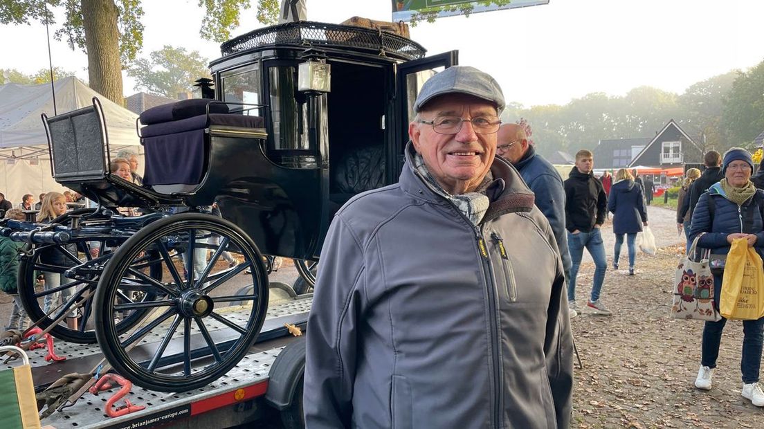 Daniel Luining uit Siddeburen voor één van zijn koetsen