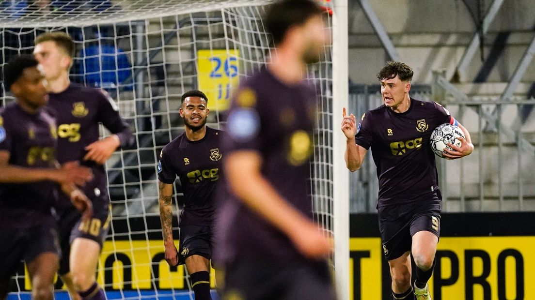 Strand Larsen tekent voor de 1-3 tegen RKC
