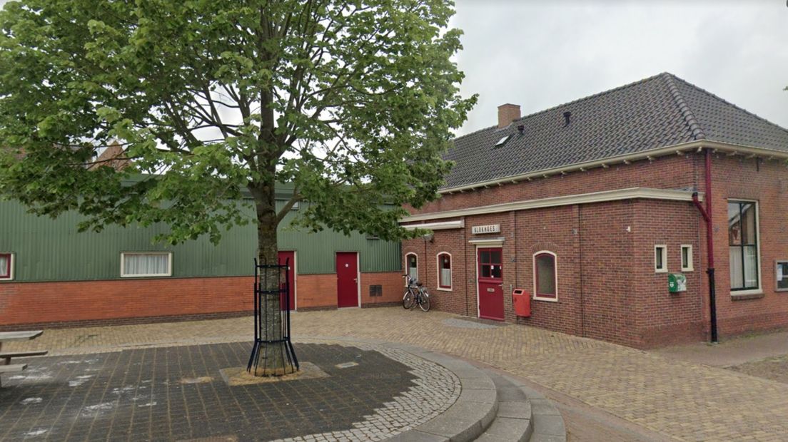 Het huidige dorpshuis van Zandeweer.