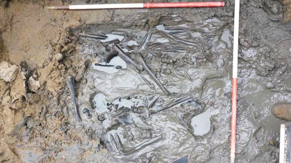 Er werden botten en skeletten aangetroffen.