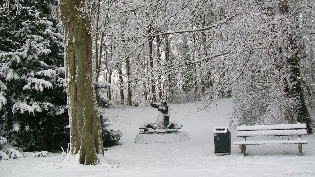 Margaretha Sandra in de sneeuw in Aardenburg