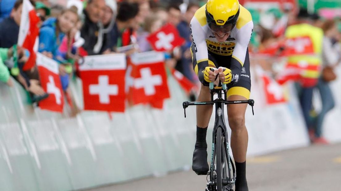 Robert Gesink in actie tijdens de Ronde van Zwitserland, een dag voor zijn val.