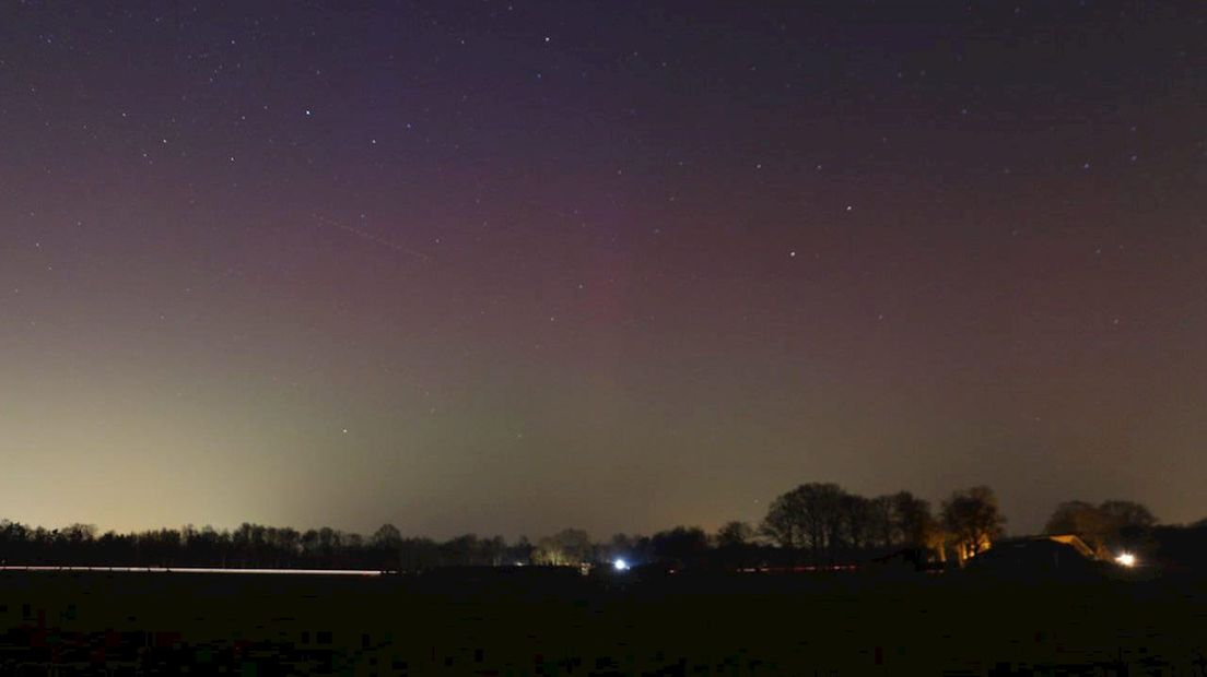 Verlichte hemel boven Enschede