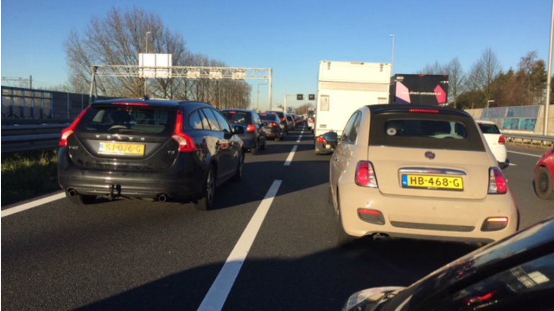 Foto vanuit de file op de A12 I