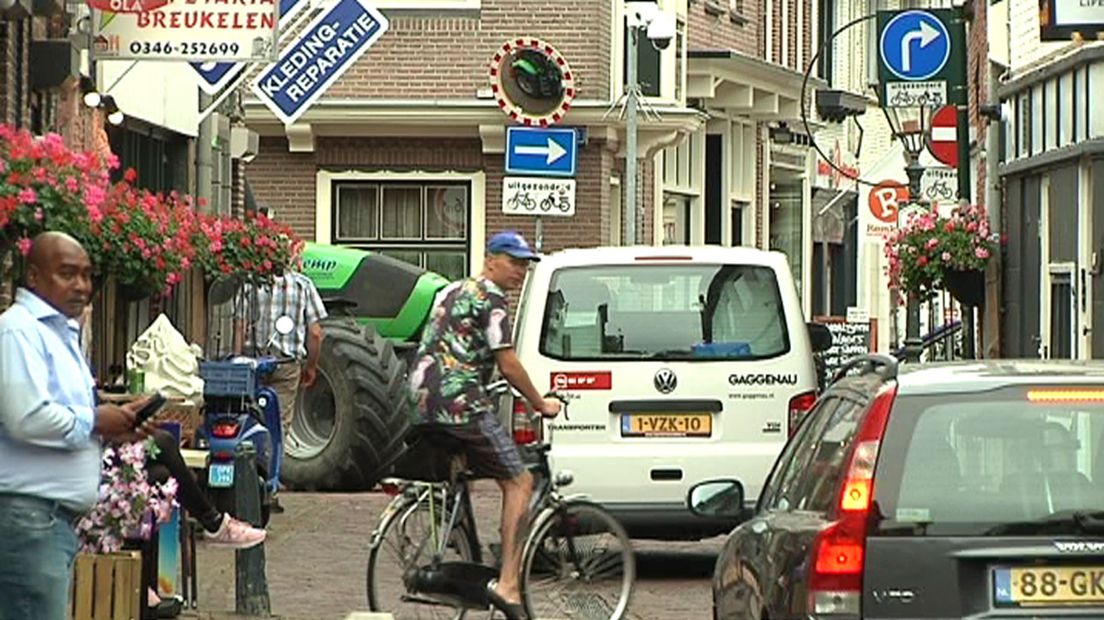 Chaos in de Brugstraat.