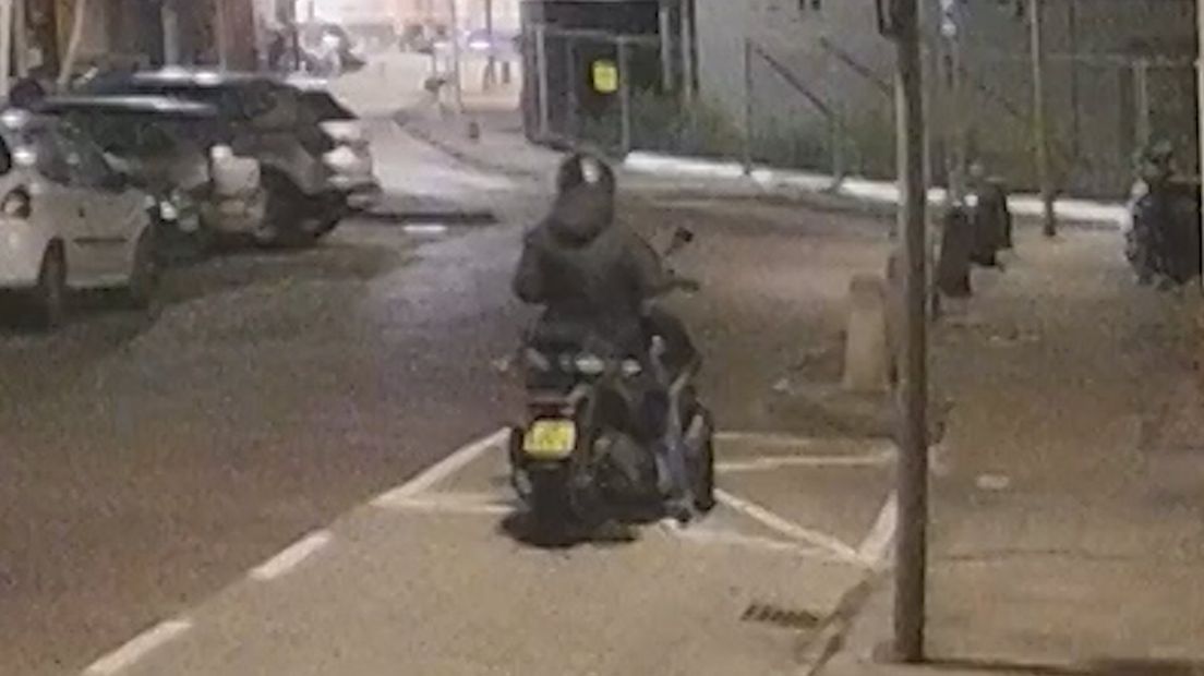 De politie wil de betuurder van de driewielige motorscooter spreken als getuige