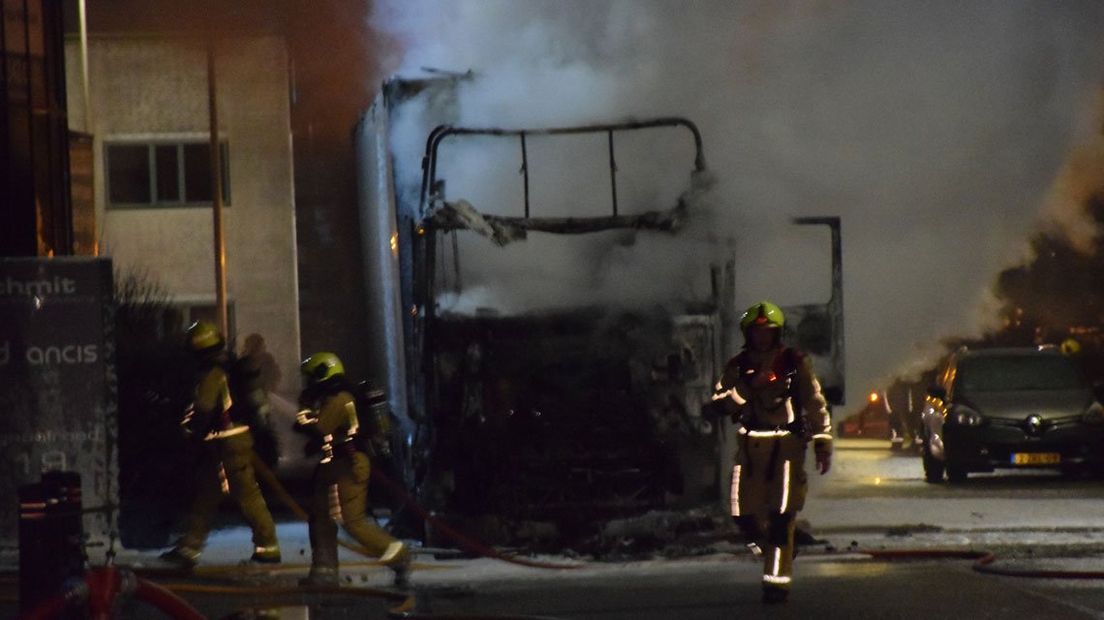 Uitgebrande vrachtwagen aan het Signaalrood in Zoetermeer