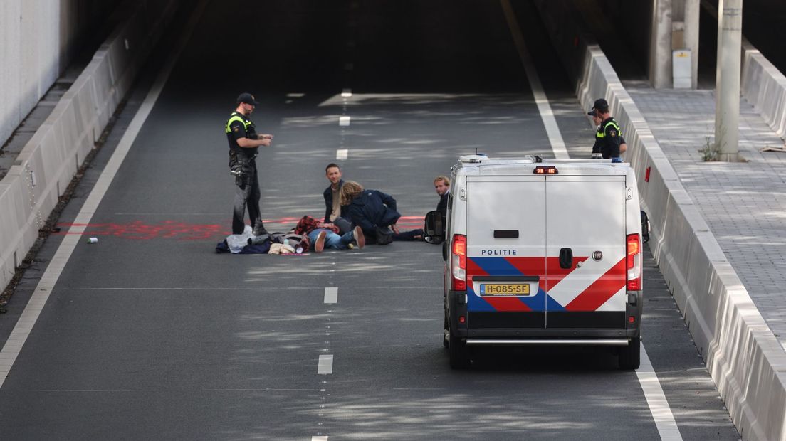 Demonstranten op de A12