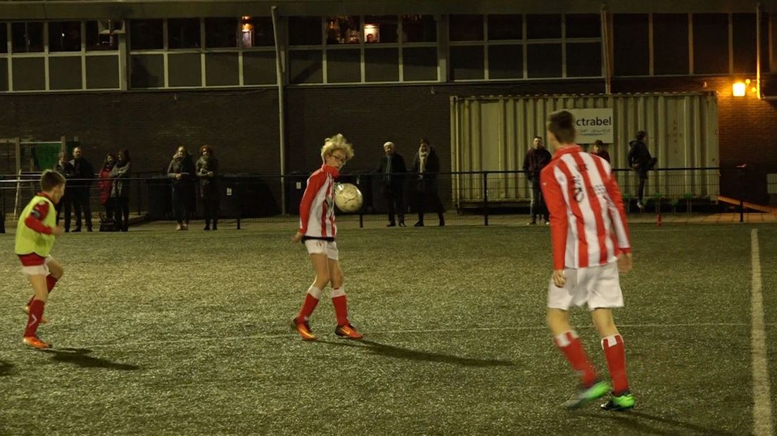 Het enthousiasme spat ervan af bij Voetbal+ in Beuningen. Het is een alternatief voor G-voetbal, dat precies volgens de spelregels van de KNVB wordt gespeeld.