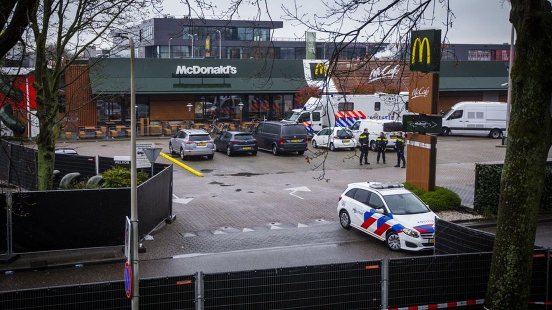 De vestiging van McDonald's in Zwolle waar de moord plaatsvond; een man uit de regio Arnhem zit vast.