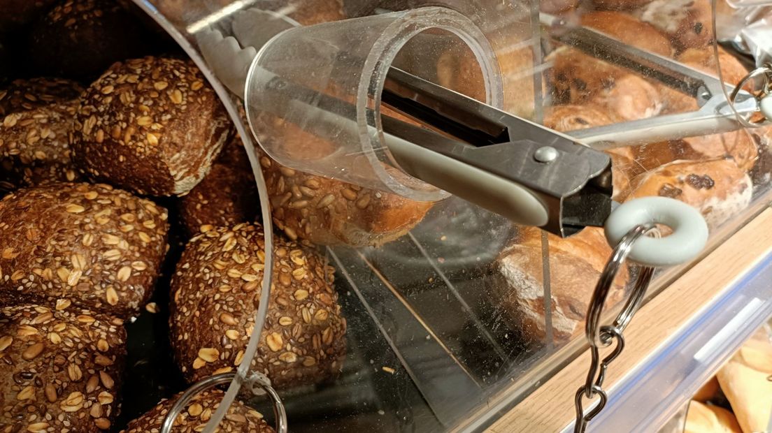 Deze tang kan dankzij de ketting in elk geval niet op de grond vallen, dat scheelt