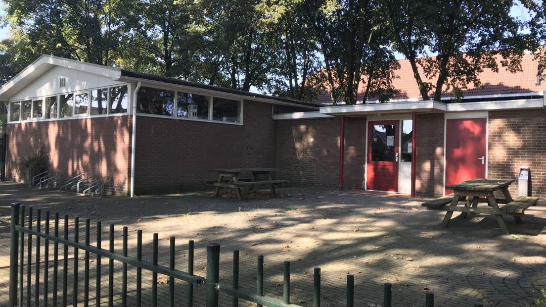 De actievoerders wachten tot de boekhouding weer terug is (Rechten: Janet Oortwijn/RTV Drenthe)