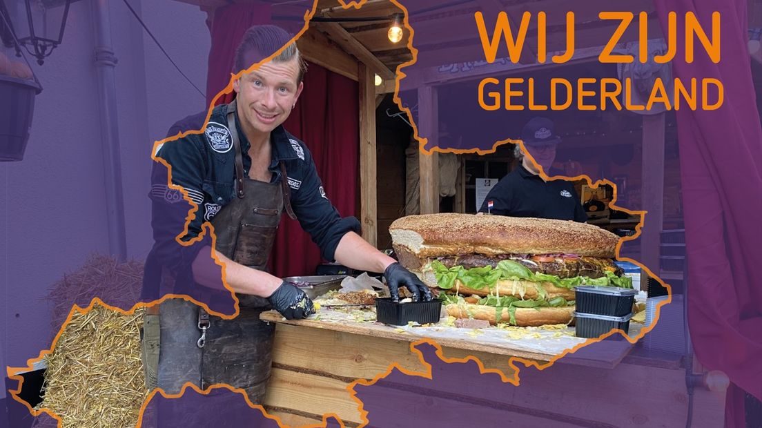 Nico Liefting uit Garderen maakt een megahamburger.