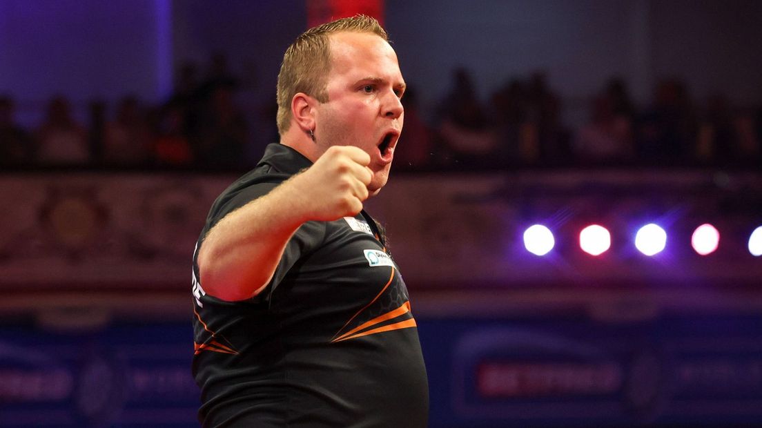 Darts Dirk van Duijvenbode naar kwartfinales World Matchplay Omroep West