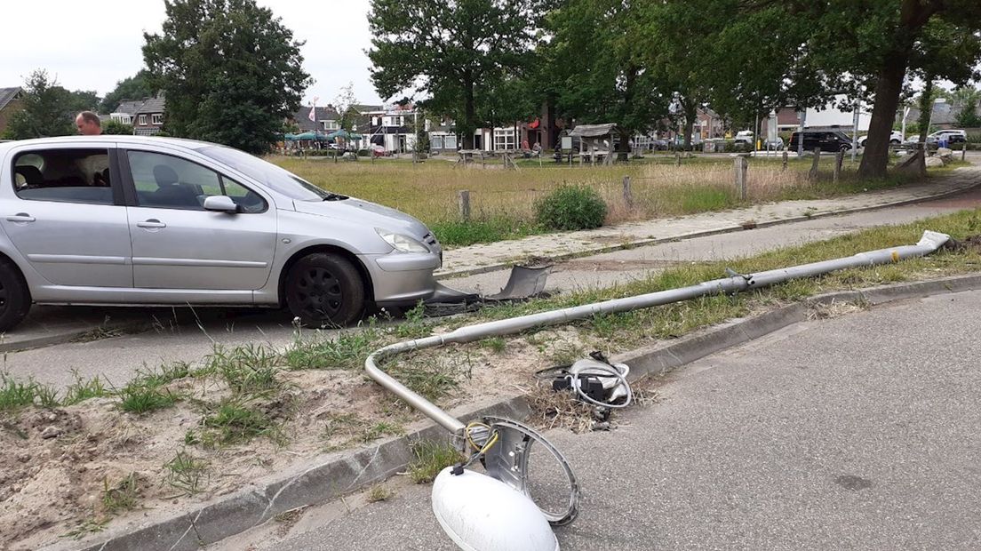 Gedrogeerde automobilist rent weg na ongeval in Bornerbroek