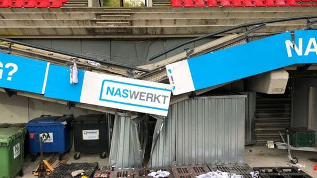 De ingestorte tribune in het Goffertstadion