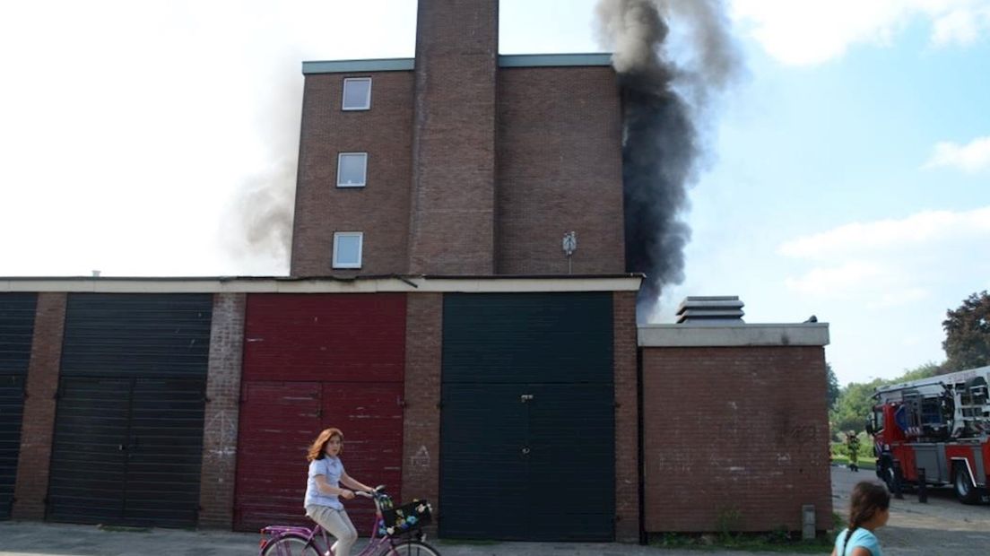 Uitslaande brand in flatwoning Deventer
