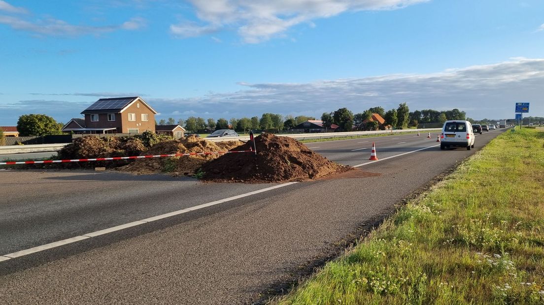 Zand op de A28 tussen Zwolle en Groningen