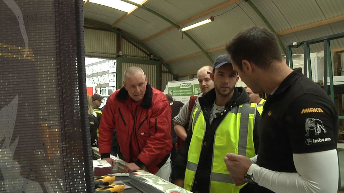 Ricardo staat op deze foto in het midden.