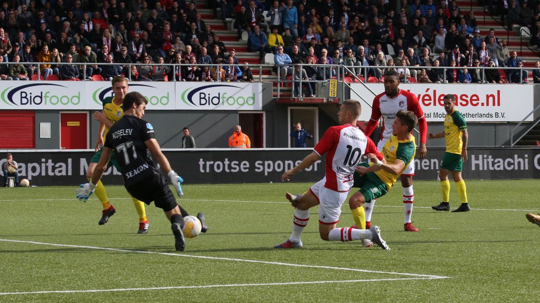 Alexander Bannink maakt hier bijna zijn 'derde' treffer (Rechten: Gerrit Rijkens)