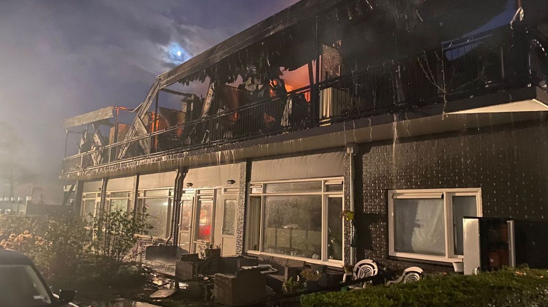 De schade is groot na de grote brand in het appartementencomplex op Kaageiland