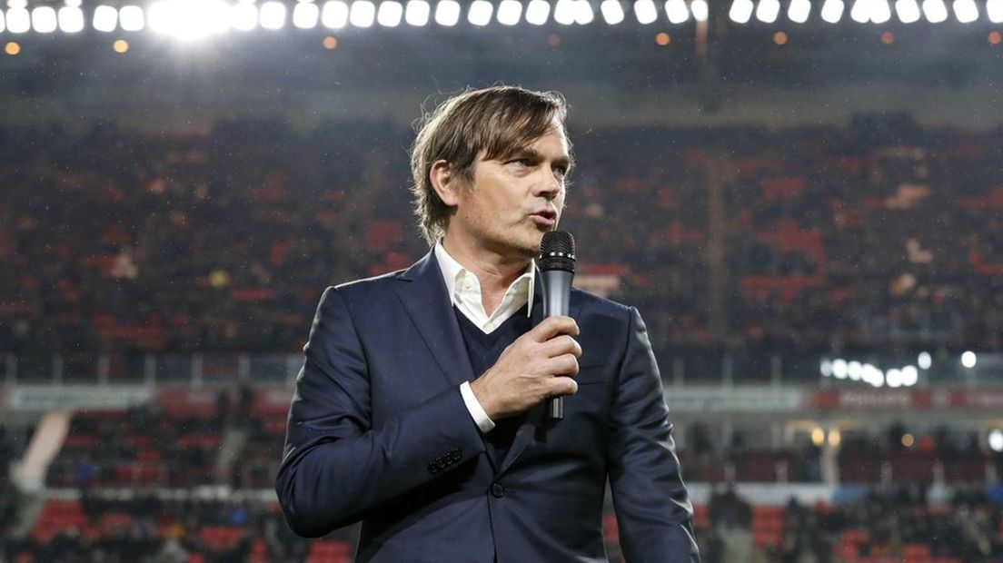 Cocu keert terug als trainer in de eredivisie.