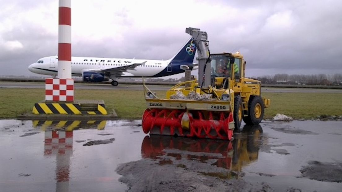 Schuitemaker Levert Sneeuwruimers Voor Schiphol - RTV Oost