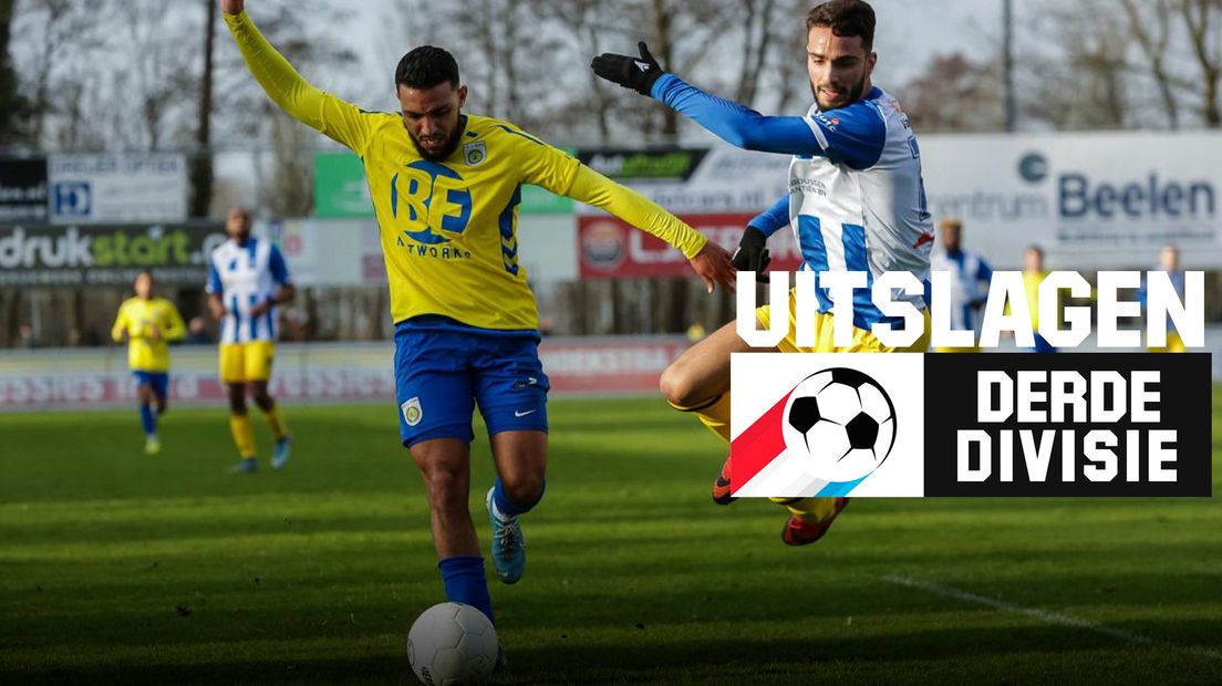 Ayoub Ait Afkir van FC Lisse schudt Hoek-speler Karim Bannani van zich af