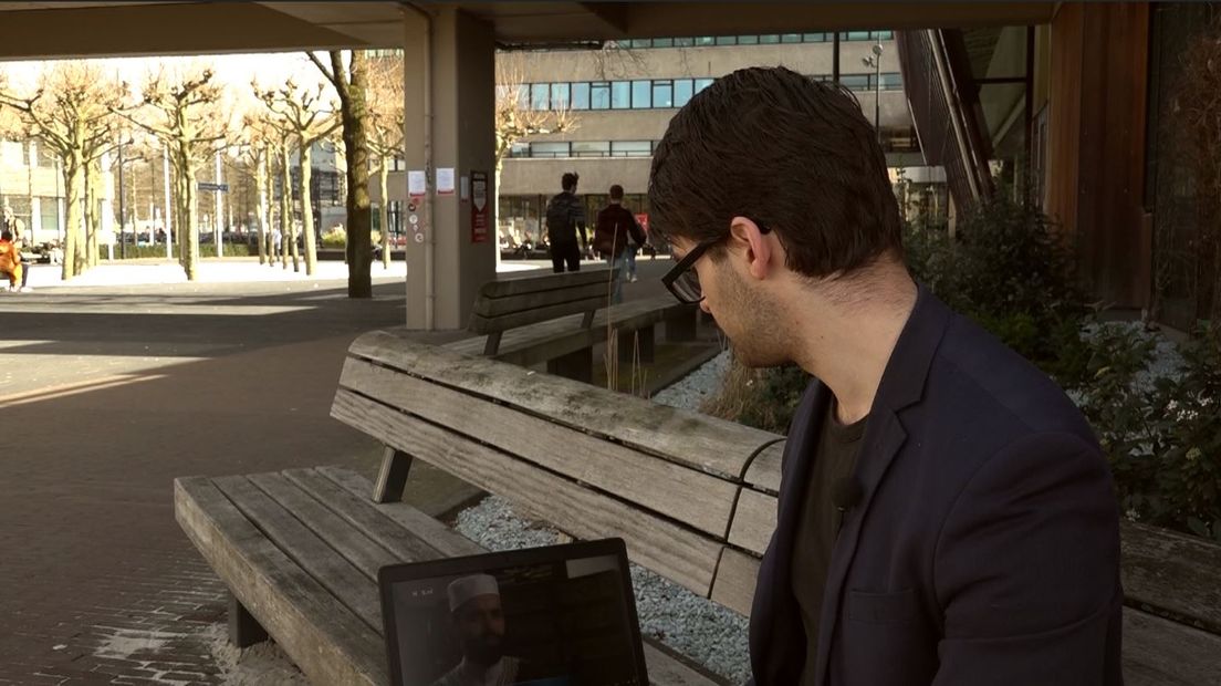 Uitspraken over homoseksualiteit door imam Azzedine Karat in Nieuwsuur zijn aanleiding voor een actie voor acceptatie van homo's. De imam was woensdag 15 maart een van de sprekers tijdens de Islam Awareness Week op de Radboud Universiteit. Daarom ging initiatiefnemer Bram Kuijpers juist woensdag het gesprek aan met studenten.