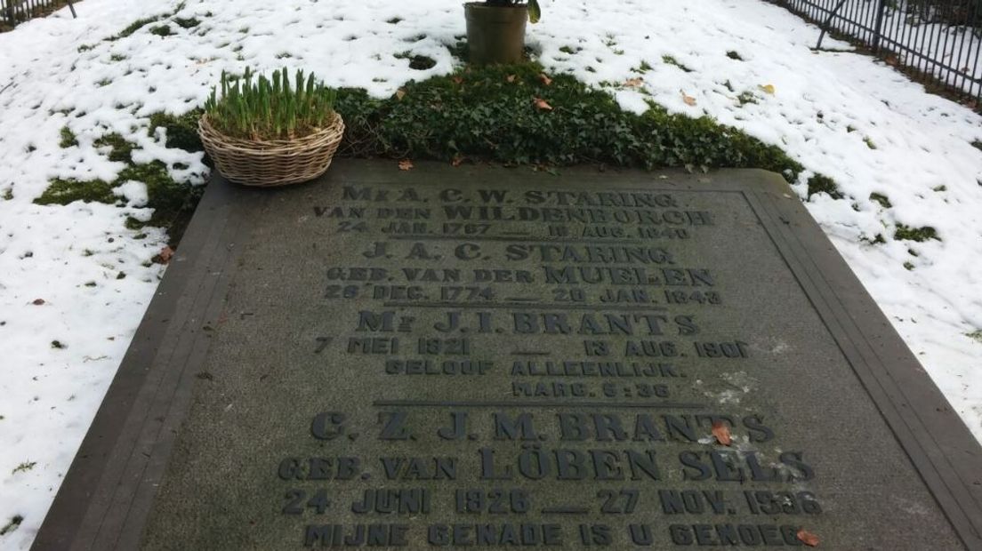 'Elk weet waar het kerkje van Almen staat.'
