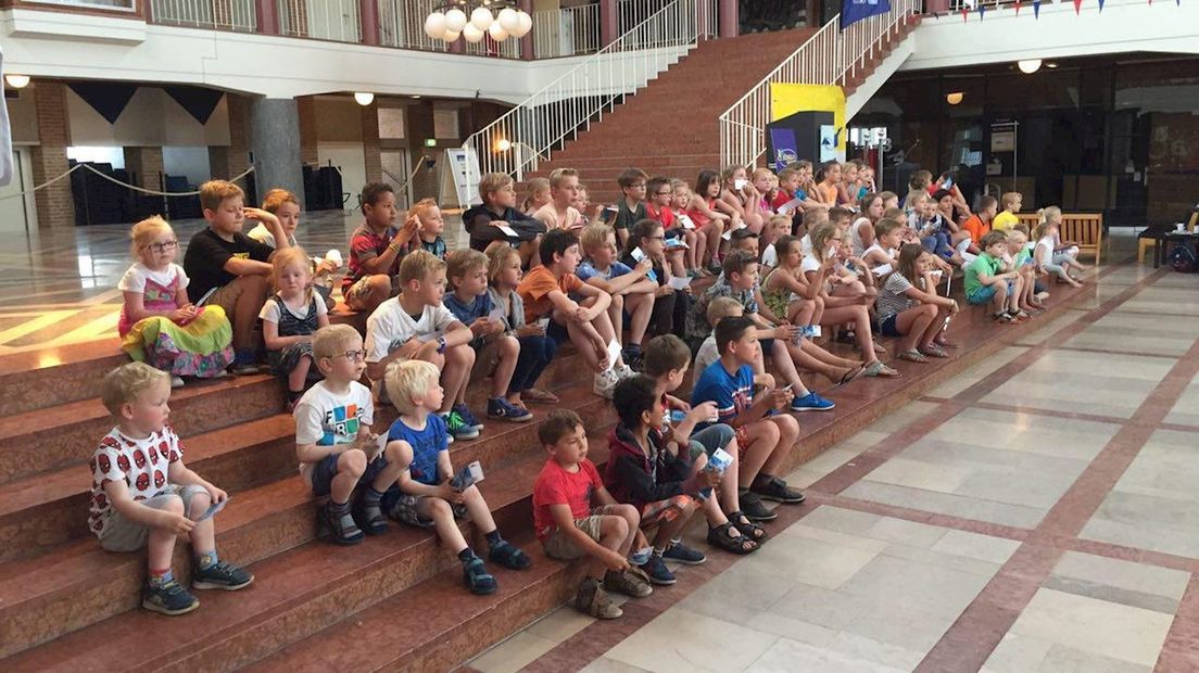 Zo'n zeventig kinderen konden stemmen voor een glijbaan in het Twentebad