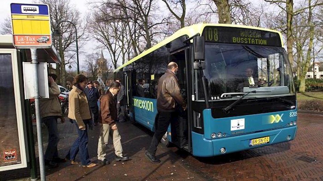 Actie tegen bezuinigingen openbaar vervoer Overijssel