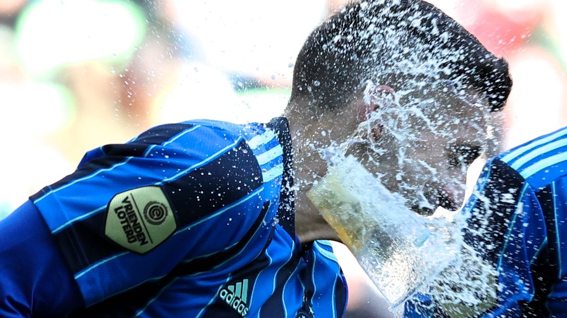 Dusan Tadic kreeg een beker bier naar zich gegooid
