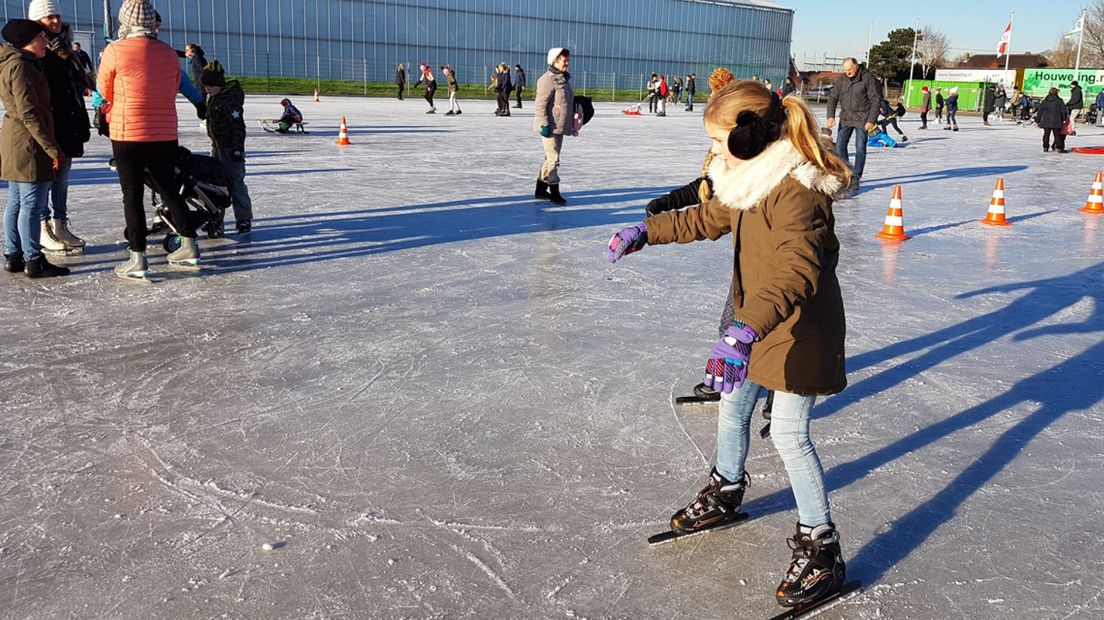 De schaatsbaan in De Lier is weer geopend.