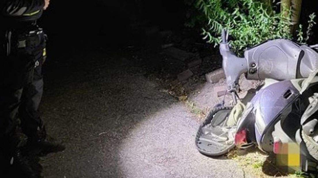 De achtergelaten scooter
