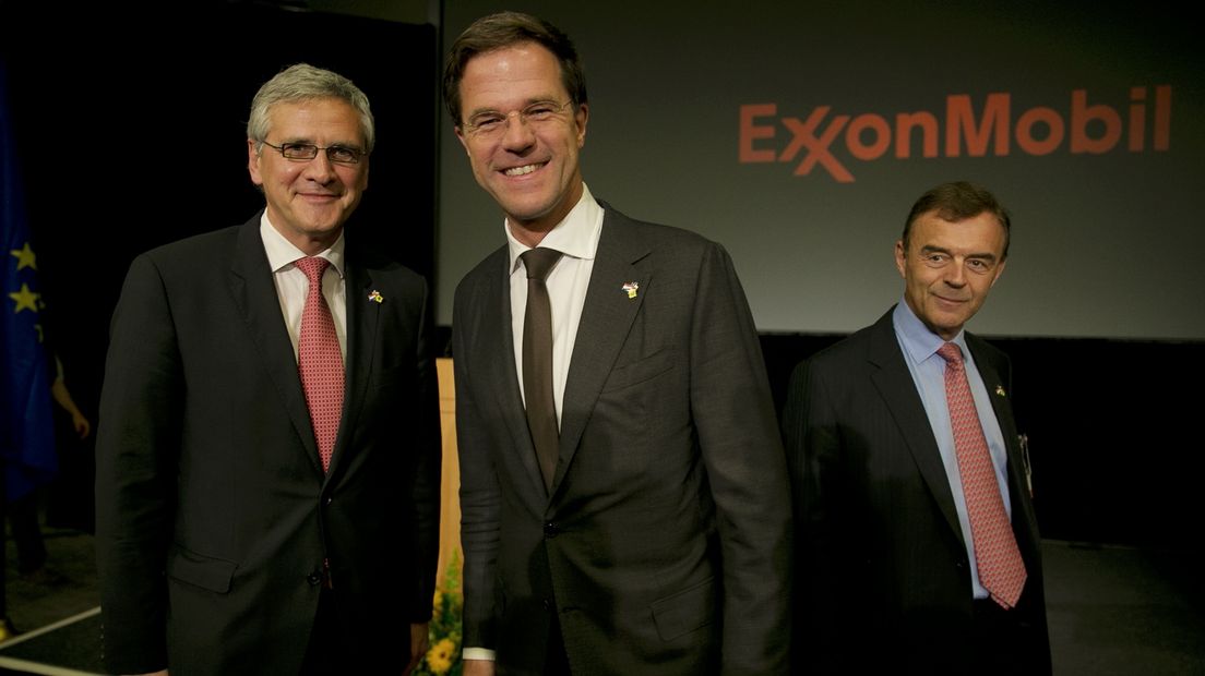 Joost van Roost (r) met minister-president Mark Rutte en Belgisch oud-minister Kris Peeters in 2013