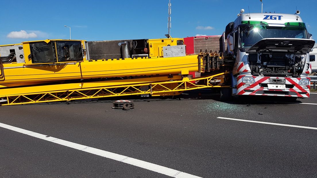 A15 Weer Open Na Ongeluk Met Vrachtwagen - Rijnmond