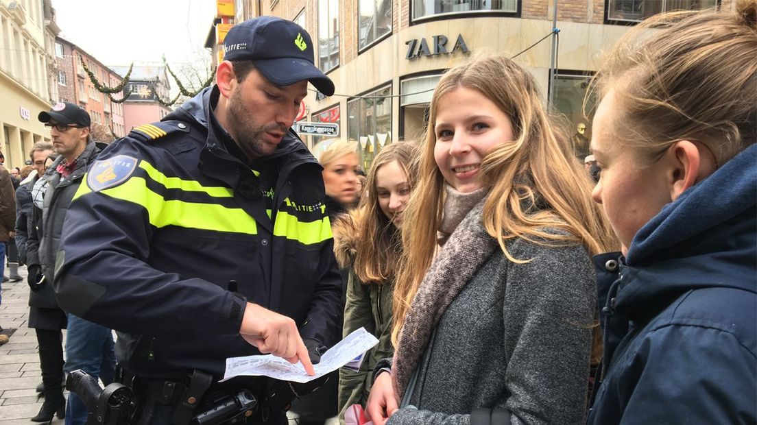 Haagse agenten op kerstmarkt in Düsseldorf 'Wat doen jullie hier nou