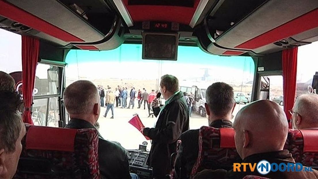 Werkzoekenden gingen vorig jaar met de bus naar de banenmarkt in de Eemshaven