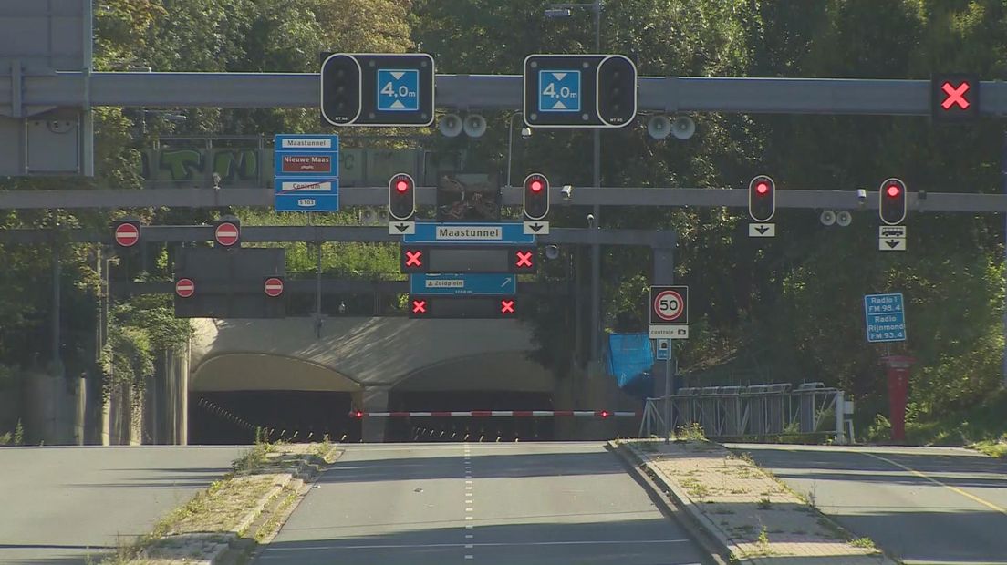 Rotterdam Maastunnel for volunteer practice hours with emergency exits