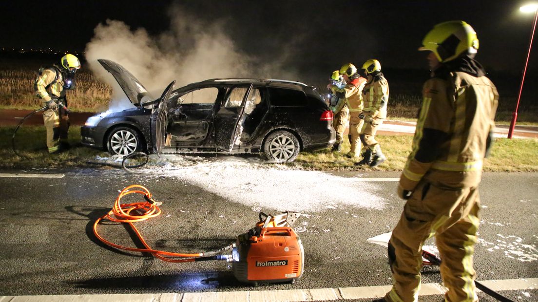 Personenauto in Zoetermeer vliegt al rijdend in brand Omroep West