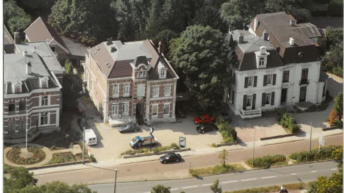 Luchtfoto van het juwelierspand aan de Arnhemsestraatweg in Velp.