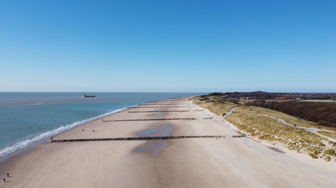 Het is rustig op het strand en als dat aan Rutte ligt, blijft dat zo